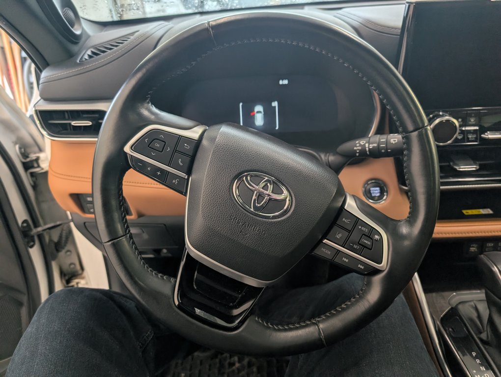 2023 Toyota Highlander LIMITED PLATINUM AWD, GARANTIE JUSQU EN 2026, in Magog, Quebec - 18 - w1024h768px