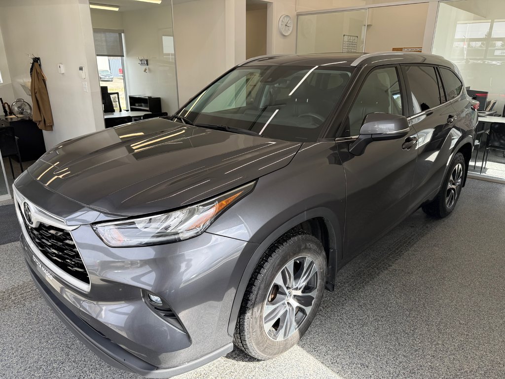 2023 Toyota Highlander XLE AWD, GARANTIE JUSQU EN 2027, in Magog, Quebec - 5 - w1024h768px