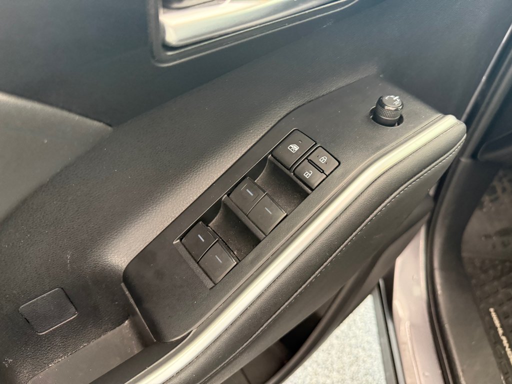 2023 Toyota Highlander XLE AWD, GARANTIE JUSQU EN 2027, in Magog, Quebec - 12 - w1024h768px