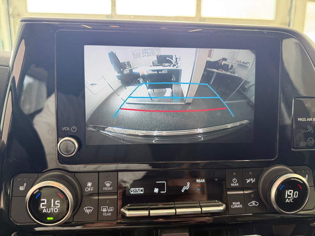 2023 Toyota Highlander XLE AWD, GARANTIE JUSQU EN 2027, in Magog, Quebec - 15 - w1024h768px