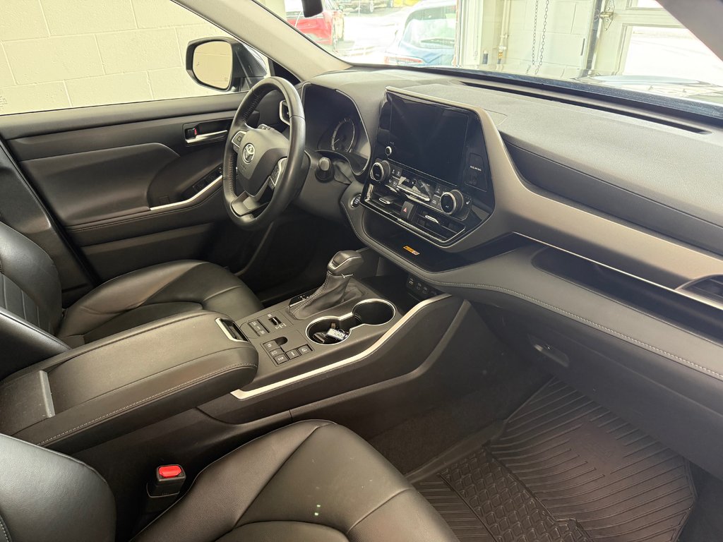 2023 Toyota Highlander XLE AWD, GARANTIE JUSQU EN 2027, in Magog, Quebec - 9 - w1024h768px