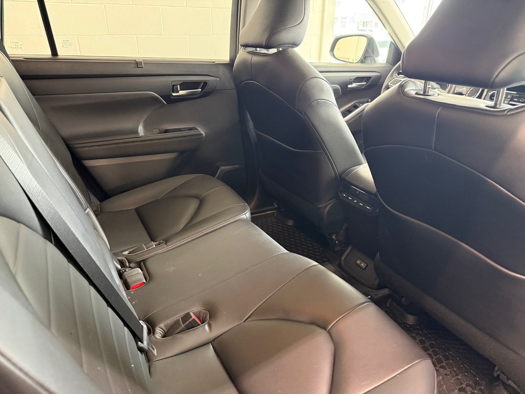 2023 Toyota Highlander XLE AWD, GARANTIE JUSQU EN 2027, in Magog, Quebec - 8 - w1024h768px