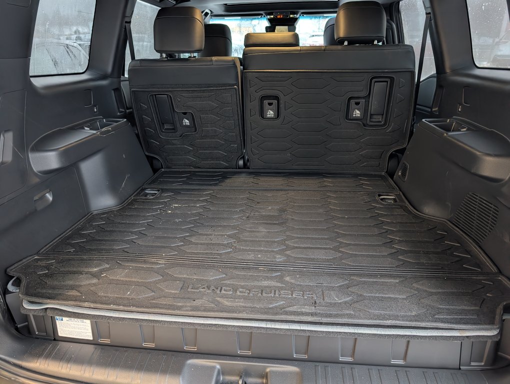 Toyota Land Cruiser GARANTIE JUSQU EN 2028, 2024 à Magog, Québec - 8 - w1024h768px