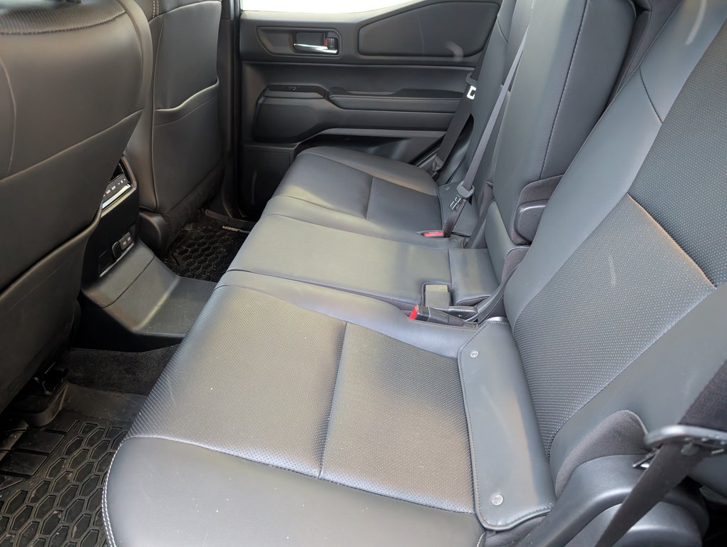 Toyota Land Cruiser GARANTIE JUSQU EN 2028, 2024 à Magog, Québec - 12 - w1024h768px