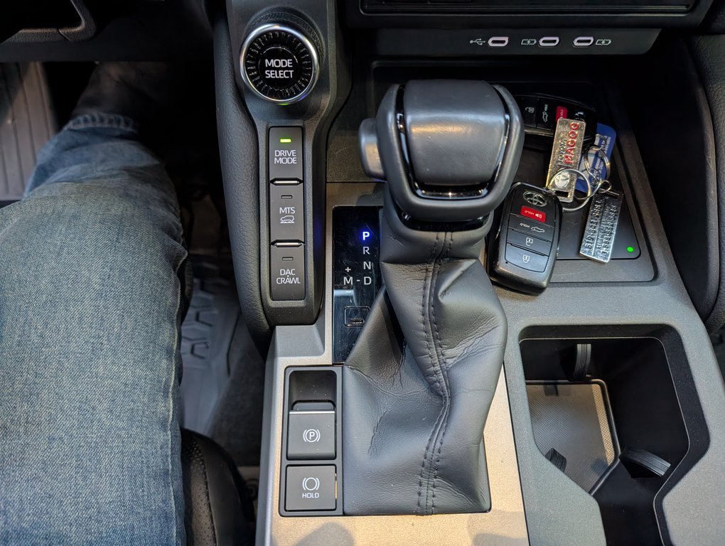 Toyota Land Cruiser GARANTIE JUSQU EN 2028, 2024 à Magog, Québec - 19 - w1024h768px