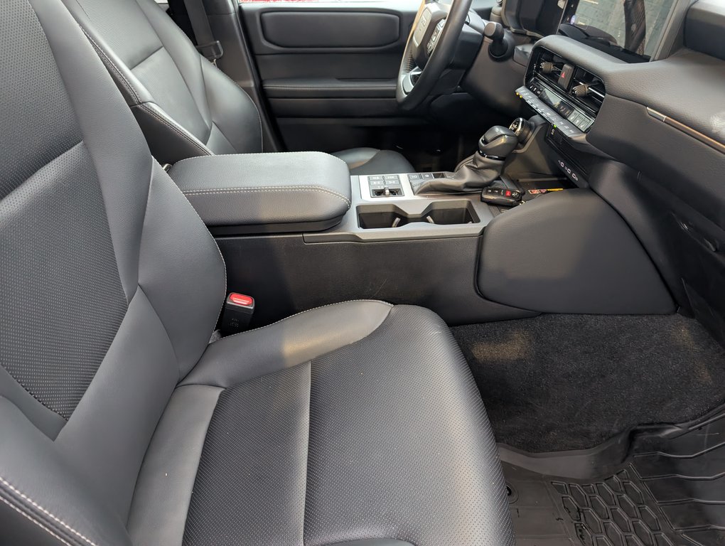 Toyota Land Cruiser GARANTIE JUSQU EN 2028, 2024 à Magog, Québec - 10 - w1024h768px