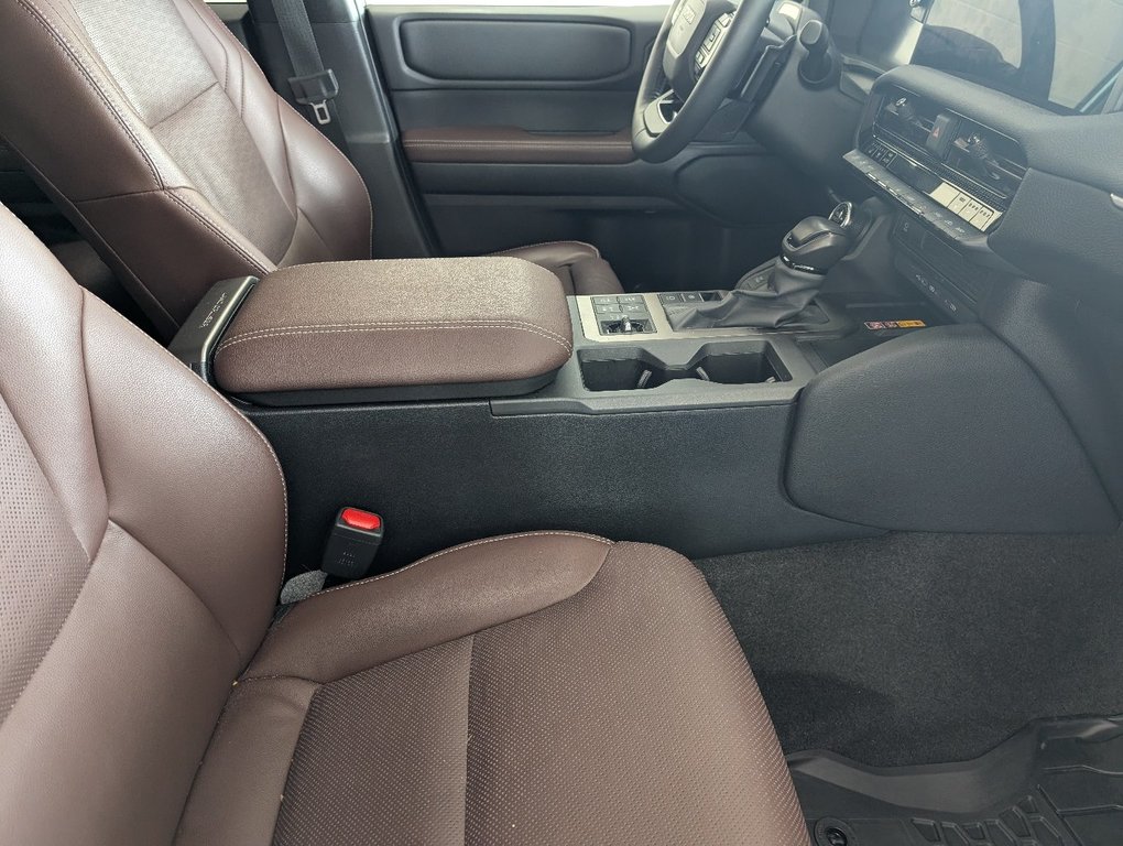 2025 Toyota Land Cruiser PREMIUM AWD, GARANTIE JUSQU EN 2029, in Magog, Quebec - 9 - w1024h768px