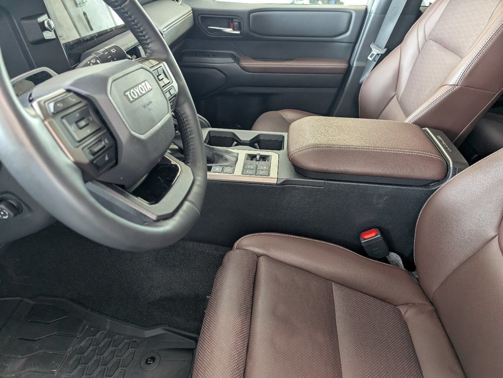 2025 Toyota Land Cruiser PREMIUM AWD, GARANTIE JUSQU EN 2029, in Magog, Quebec - 12 - w1024h768px