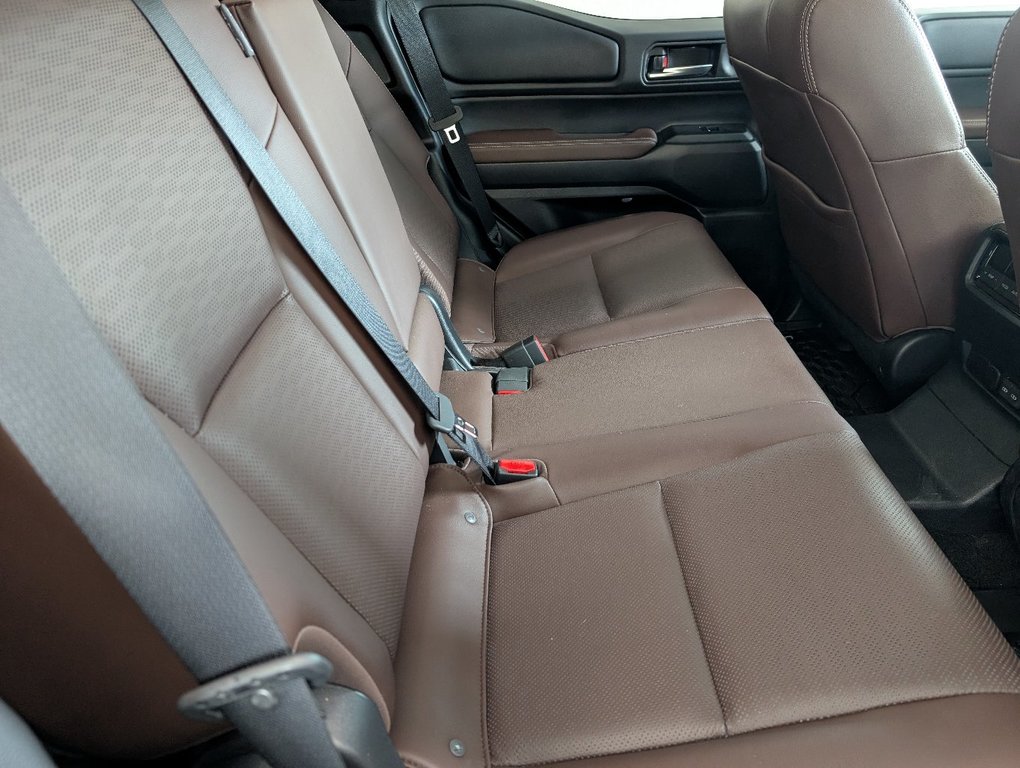 2025 Toyota Land Cruiser PREMIUM AWD, GARANTIE JUSQU EN 2029, in Magog, Quebec - 8 - w1024h768px