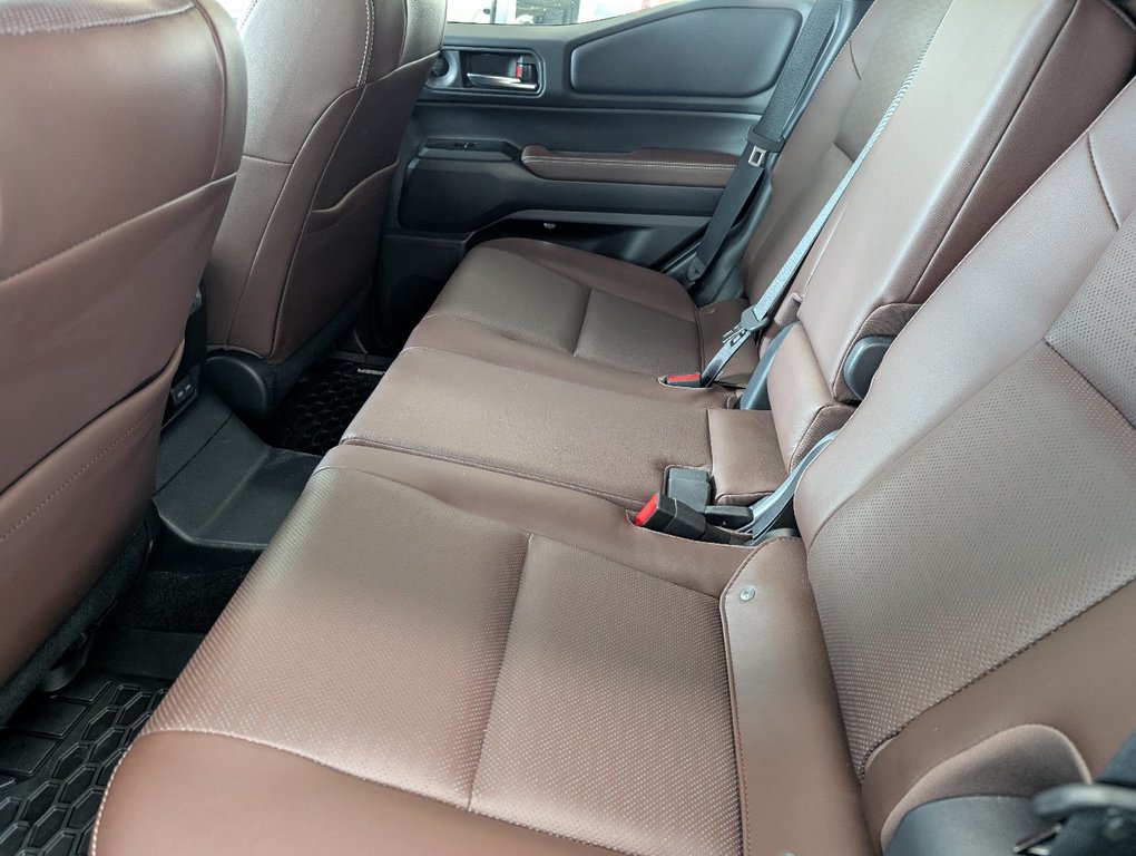 2025 Toyota Land Cruiser PREMIUM AWD, GARANTIE JUSQU EN 2029, in Magog, Quebec - 11 - w1024h768px