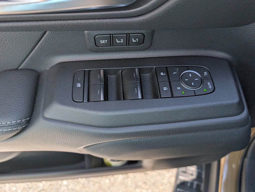 2027 Toyota Land Cruiser GROUPE PREMIUM in Magog, Quebec - 16 - w1024h768px