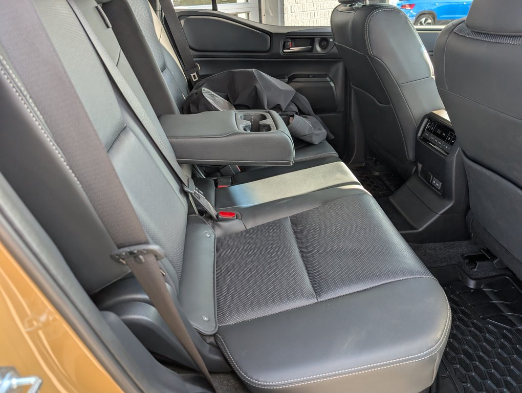 2027 Toyota Land Cruiser GROUPE PREMIUM in Magog, Quebec - 9 - w1024h768px