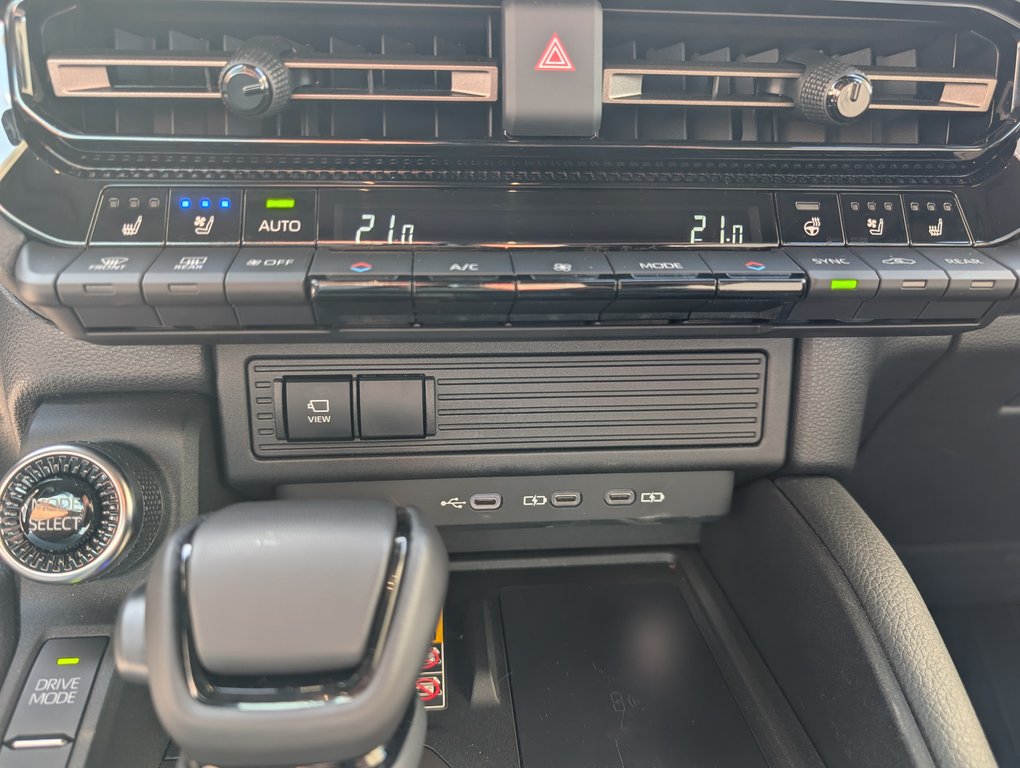 2027 Toyota Land Cruiser GROUPE PREMIUM in Magog, Quebec - 22 - w1024h768px