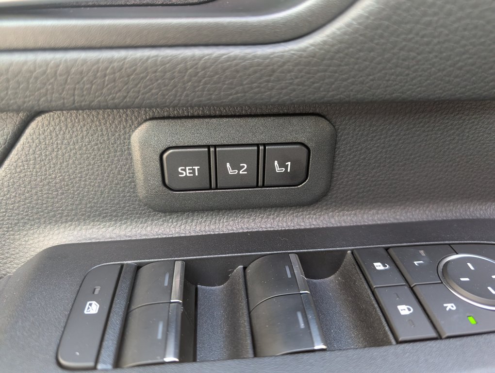 2027 Toyota Land Cruiser GROUPE PREMIUM in Magog, Quebec - 17 - w1024h768px