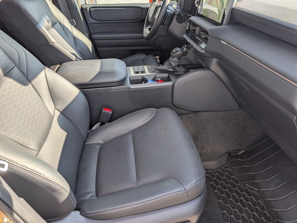 2027 Toyota Land Cruiser GROUPE PREMIUM in Magog, Quebec - 10 - w1024h768px