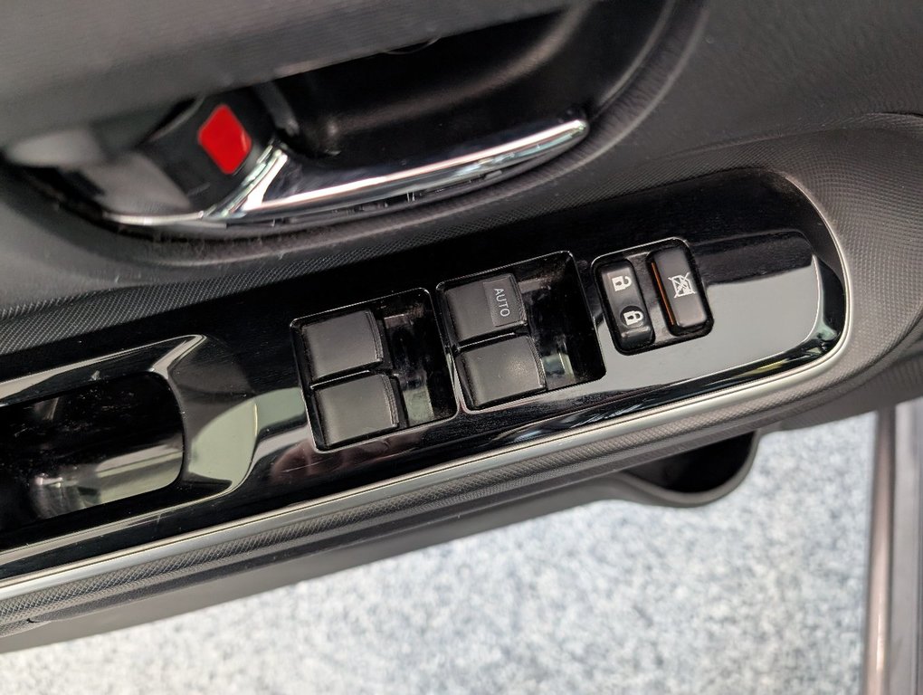 2016 Toyota Prius C HYBRID, in Magog, Quebec - 10 - w1024h768px