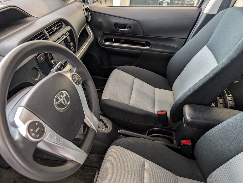 2016 Toyota Prius C HYBRID, in Magog, Quebec - 8 - w1024h768px
