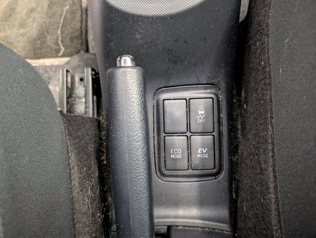 2016 Toyota Prius C HYBRID, in Magog, Quebec - 13 - w1024h768px