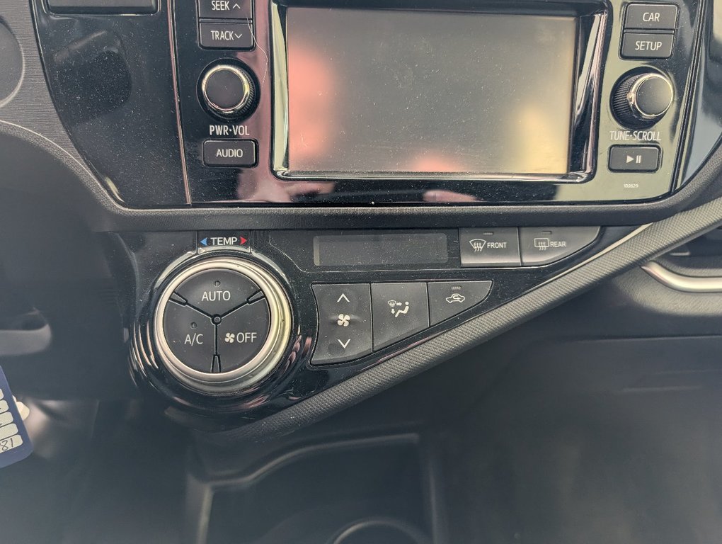 2016 Toyota Prius C HYBRID, in Magog, Quebec - 14 - w1024h768px