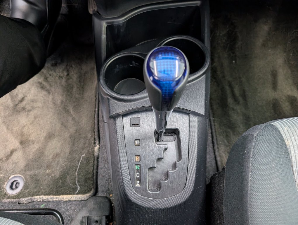 2016 Toyota Prius C HYBRID, in Magog, Quebec - 12 - w1024h768px