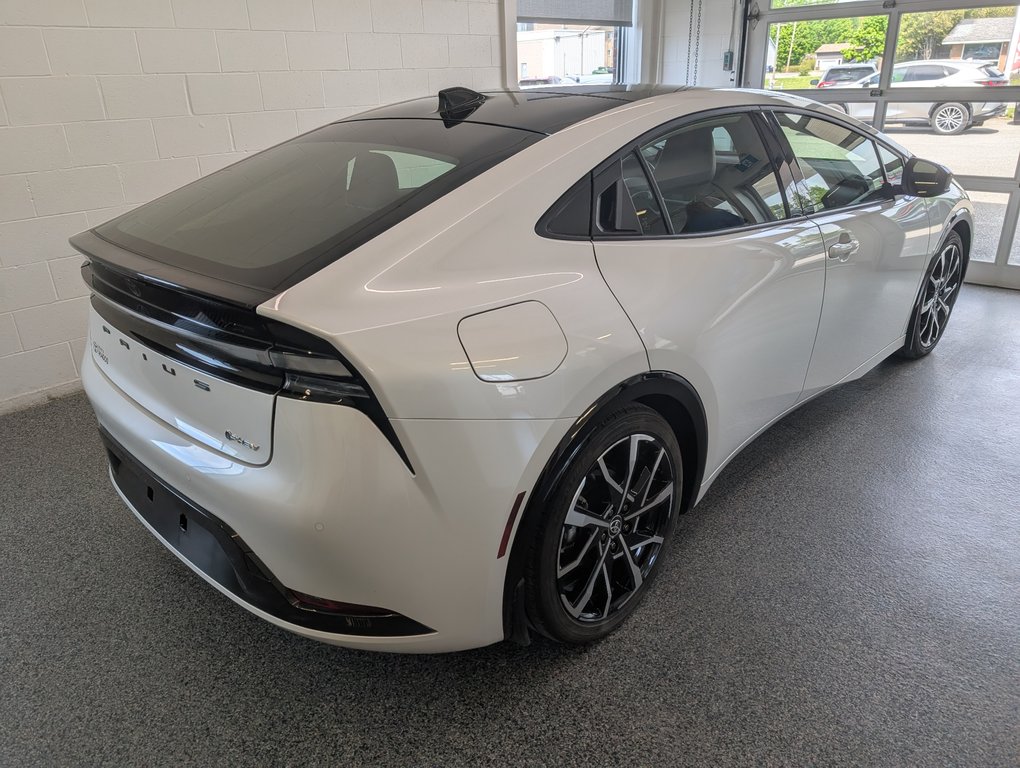 Toyota Prius Plug-In Hybrid XSE 2025 à Magog, Québec - 3 - w1024h768px