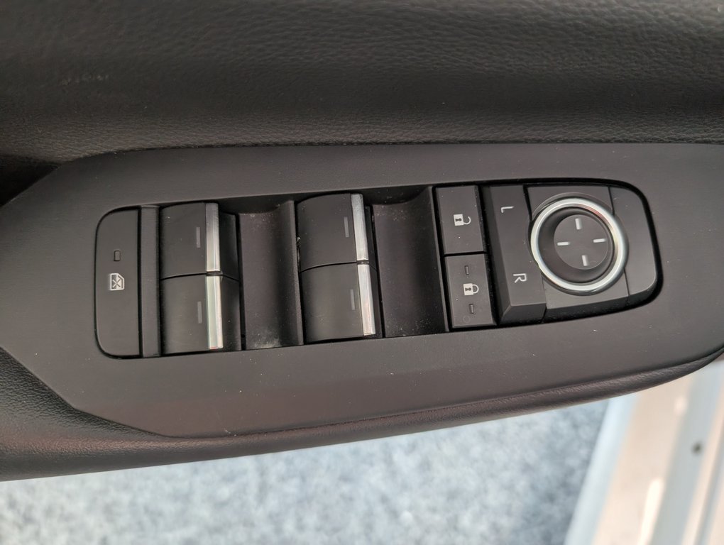 Toyota Prius Plug-In Hybrid XSE 2025 à Magog, Québec - 14 - w1024h768px