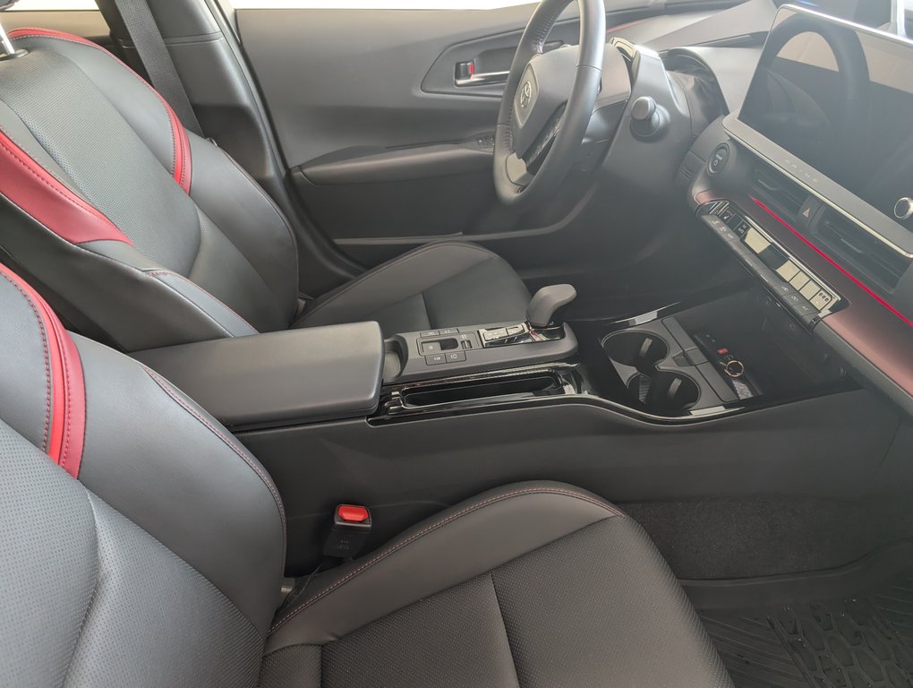 Toyota Prius Plug-In Hybrid XSE 2025 à Magog, Québec - 8 - w1024h768px