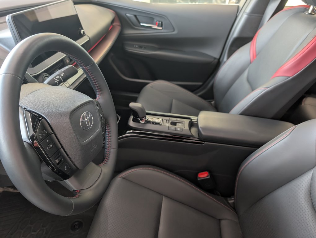 Toyota Prius Plug-In Hybrid XSE 2025 à Magog, Québec - 11 - w1024h768px