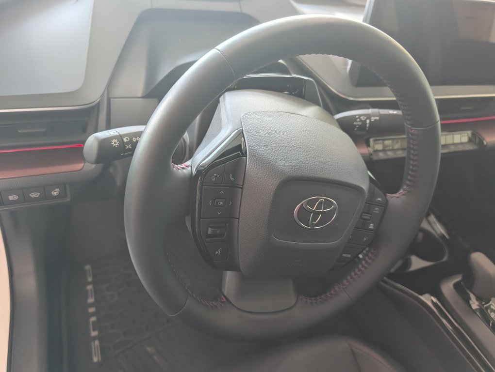 Toyota Prius Plug-In Hybrid XSE 2025 à Magog, Québec - 12 - w1024h768px