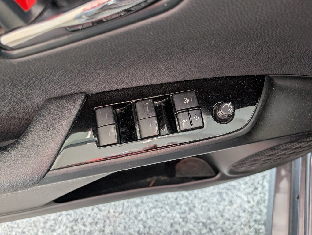 2020 Toyota PRIUS PRIME BRANCHABLE, A/C, in Magog, Quebec - 14 - w1024h768px
