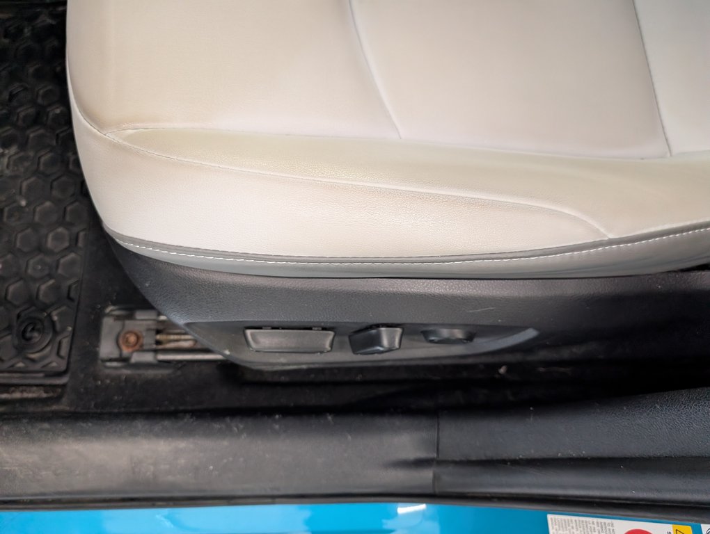 Toyota Prius Prime GROUPE AMELIORER, BRANCHABLE, 2020 à Magog, Québec - 11 - w1024h768px