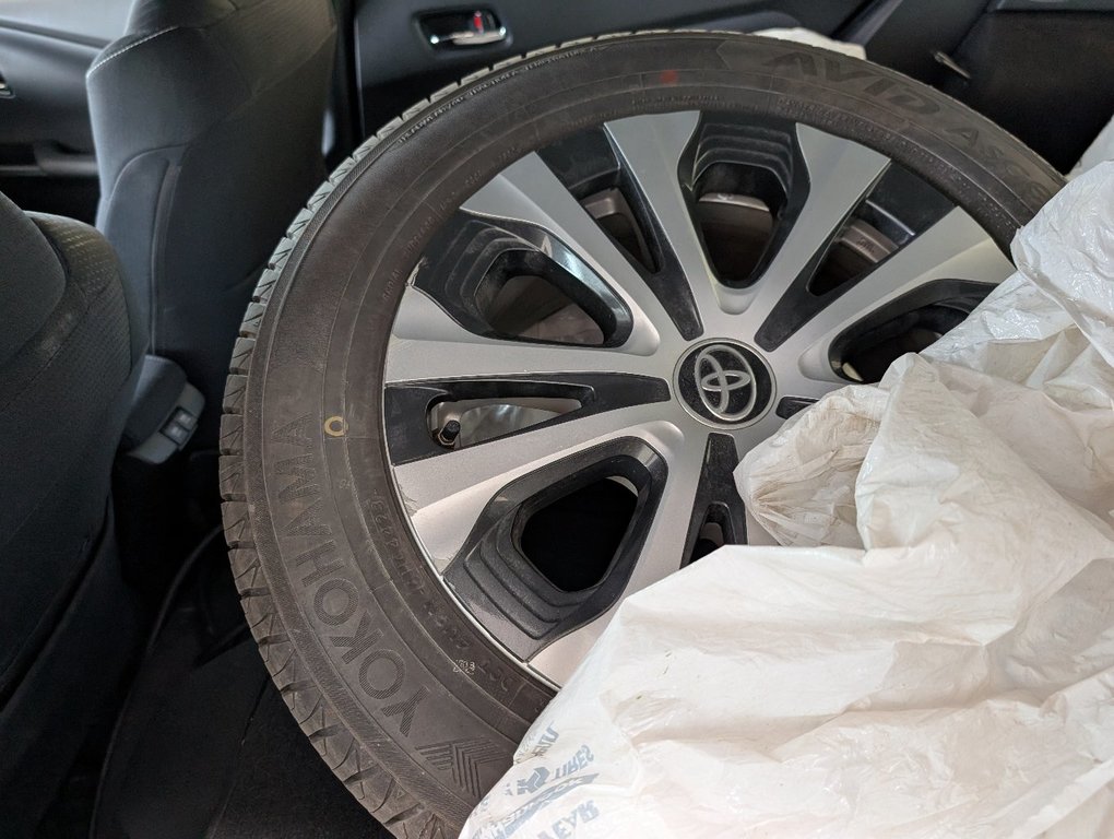 2021 Toyota PRIUS PRIME BRANCHABLE, in Magog, Quebec - 22 - w1024h768px