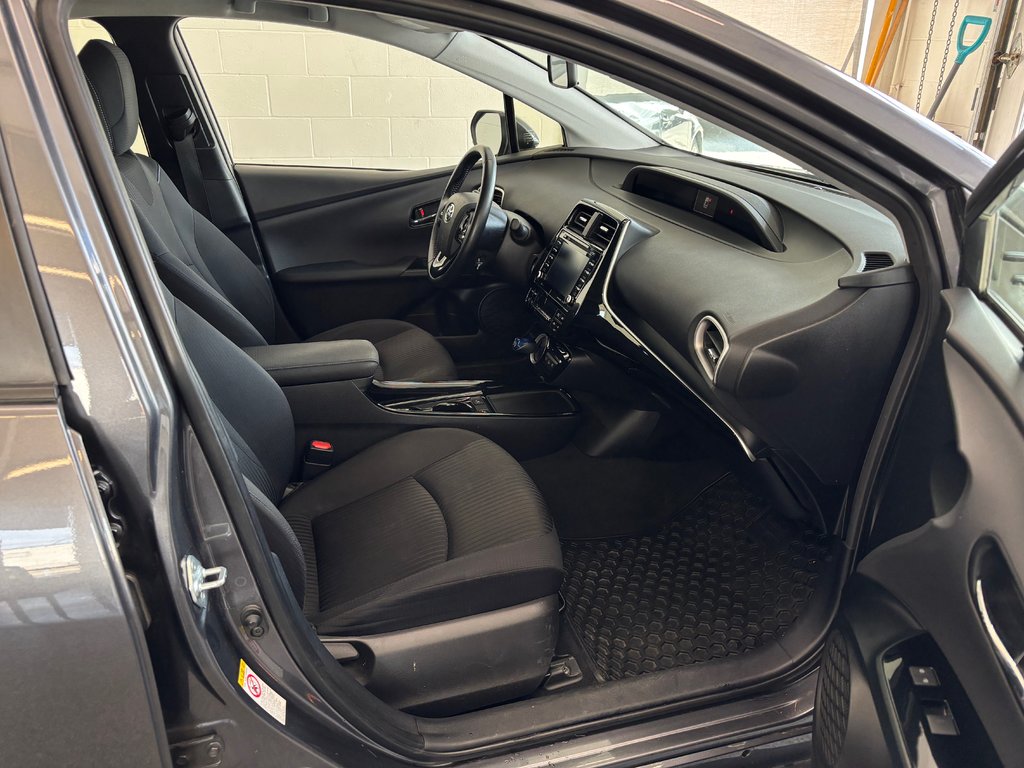 2021 Toyota Prius Prime BASE BRANCHABLE, in Magog, Quebec - 9 - w1024h768px