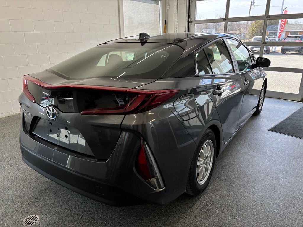2021 Toyota Prius Prime BASE BRANCHABLE, in Magog, Quebec - 3 - w1024h768px