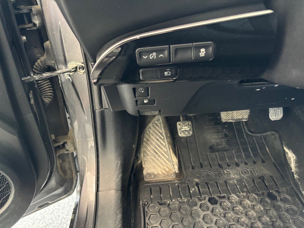 2021 Toyota Prius Prime BASE BRANCHABLE, in Magog, Quebec - 17 - w1024h768px