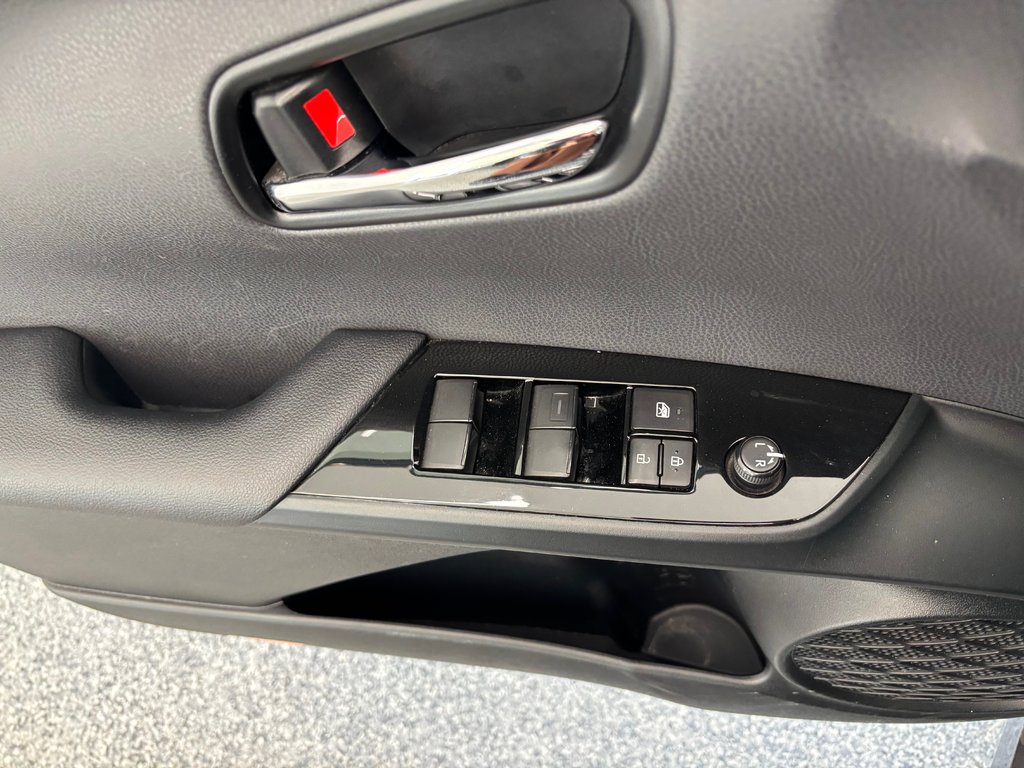 2021 Toyota Prius Prime BASE BRANCHABLE, in Magog, Quebec - 14 - w1024h768px