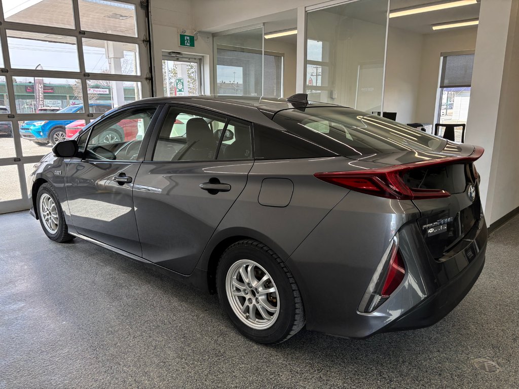2021 Toyota Prius Prime BASE BRANCHABLE, in Magog, Quebec - 5 - w1024h768px