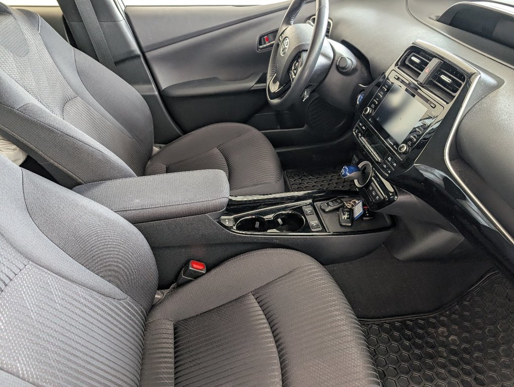 2022 Toyota PRIUS PRIME BRANCHABLE, in Magog, Quebec - 7 - w1024h768px