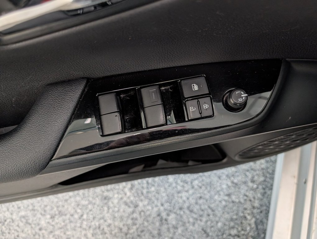 Toyota PRIUS PRIME GROUPE AMELIORER, 2022 à Magog, Québec - 15 - w1024h768px