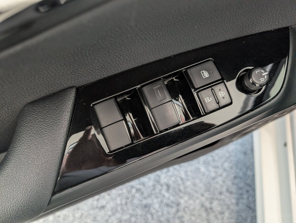 2022 Toyota Prius Prime BRANCHABLE, A/C, in Magog, Quebec - 13 - w1024h768px