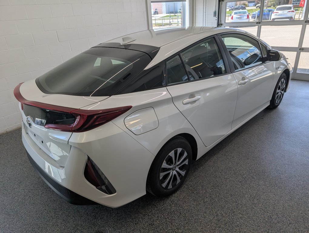 2022 Toyota Prius Prime BRANCHABLE, A/C, in Magog, Quebec - 4 - w1024h768px