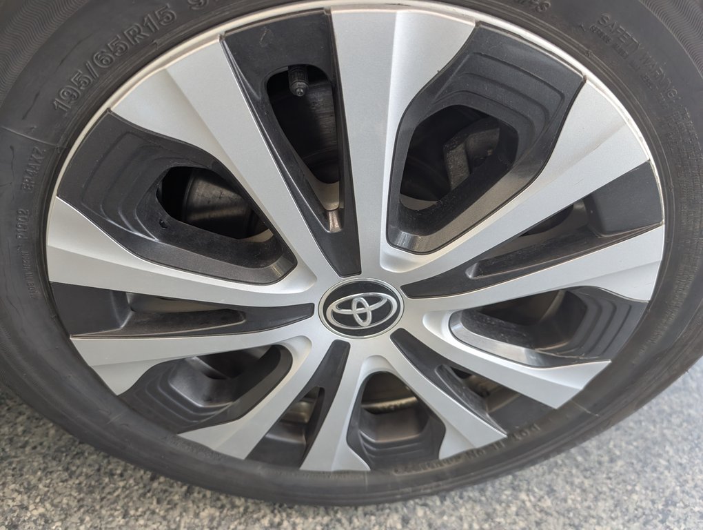2022 Toyota Prius Prime BRANCHABLE, A/C, in Magog, Quebec - 24 - w1024h768px