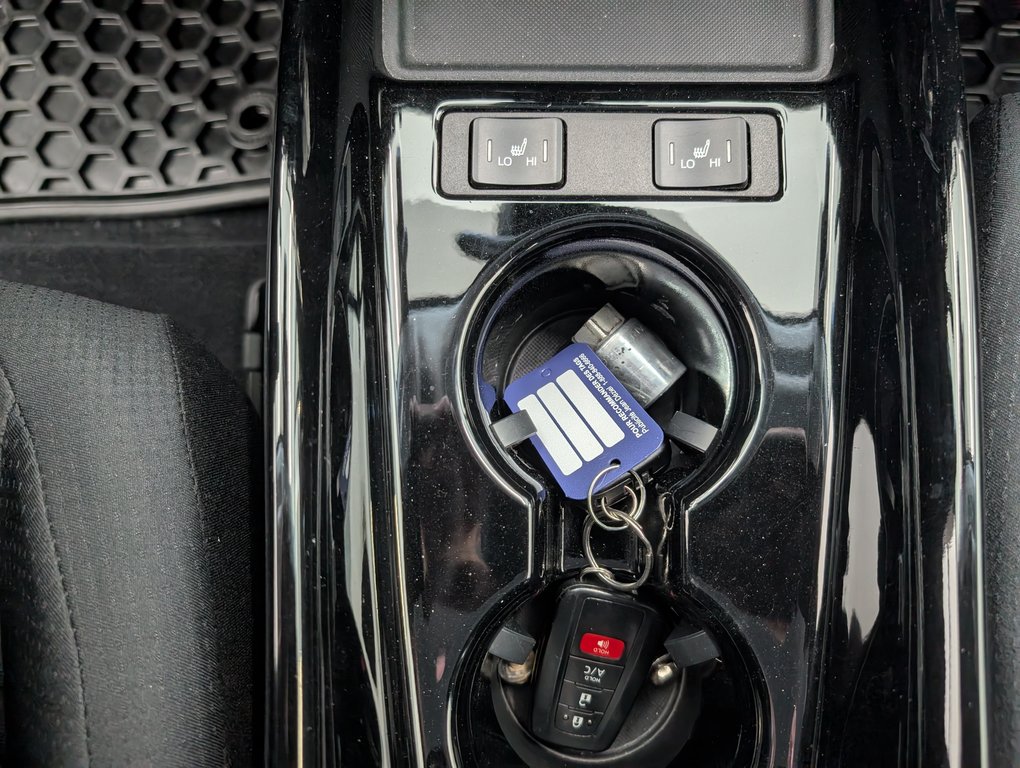 2022 Toyota Prius Prime BRANCHABLE, A/C, in Magog, Quebec - 15 - w1024h768px