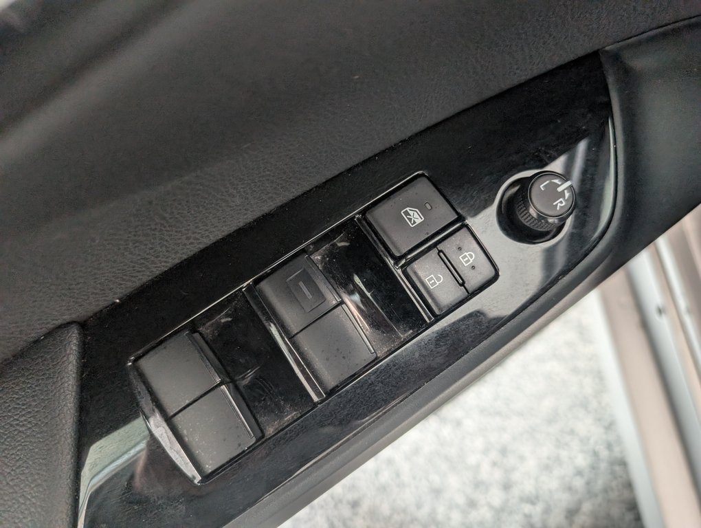 2022 Toyota Prius Prime BRANCHABLE, A/C, in Magog, Quebec - 10 - w1024h768px