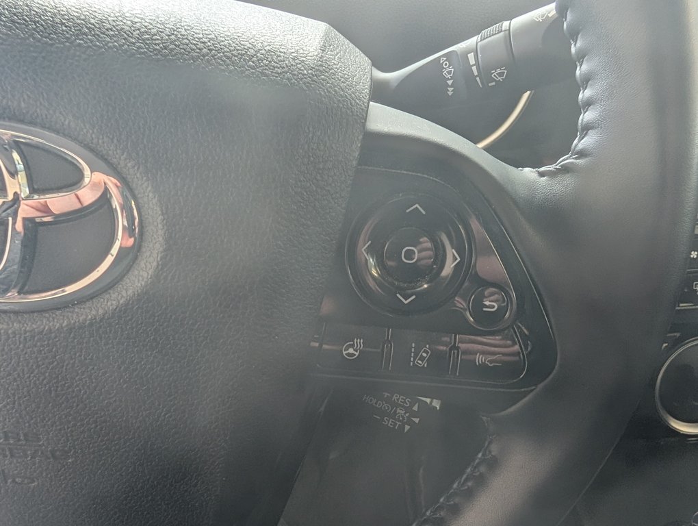 2022 Toyota Prius Prime BRANCHABLE, A/C, in Magog, Quebec - 17 - w1024h768px