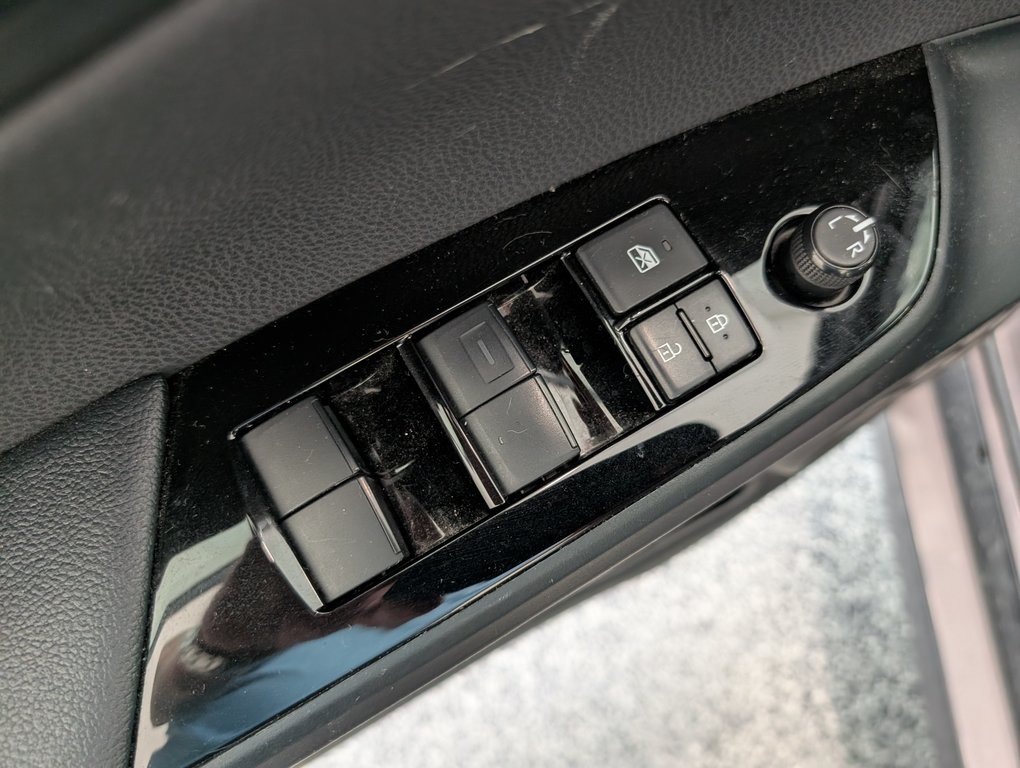 2022 Toyota Prius Prime BRANCHABLE, A/C, in Magog, Quebec - 13 - w1024h768px