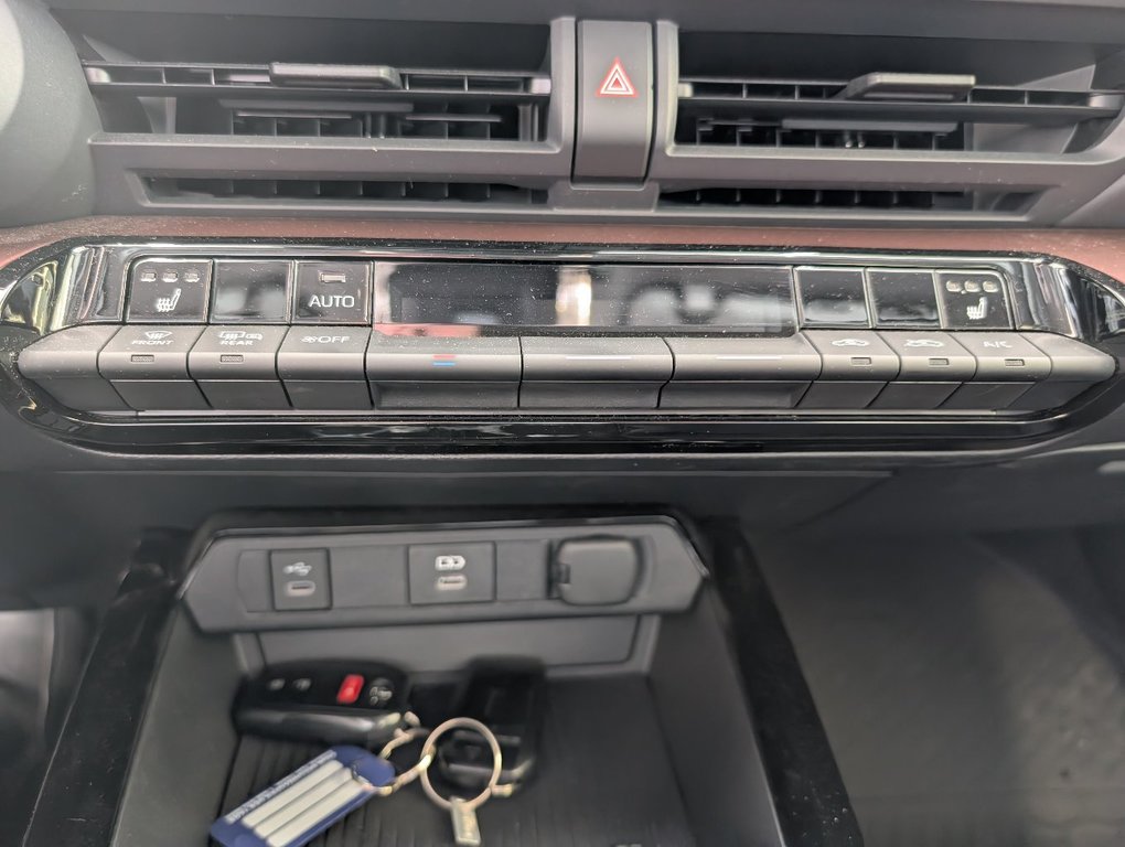 Toyota PRIUS PRIME SE 2023 à Magog, Québec - 17 - w1024h768px
