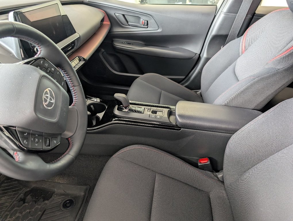 Toyota PRIUS PRIME SE 2023 à Magog, Québec - 12 - w1024h768px