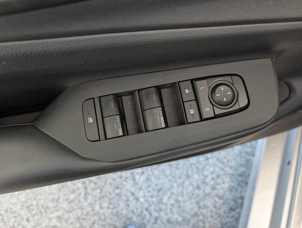 Toyota PRIUS PRIME SE BRANCHABLE, 2023 à Magog, Québec - 14 - w1024h768px