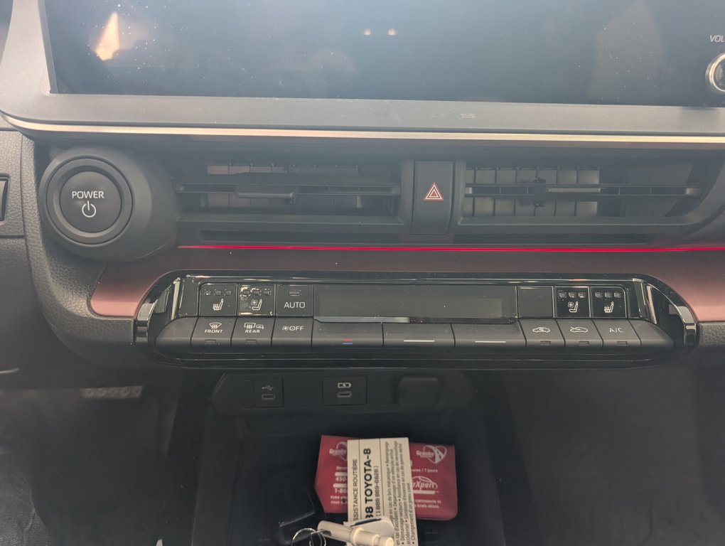 Toyota Prius Prime XSE PREMIUM, 2023 à Magog, Québec - 18 - w1024h768px